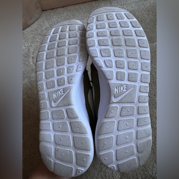 Nike Roshe - Picture 5 of 5
